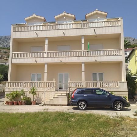 אומיס Apartments Ticinovic מראה חיצוני תמונה