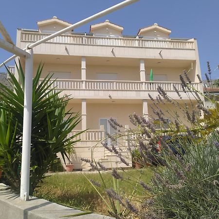 אומיס Apartments Ticinovic מראה חיצוני תמונה
