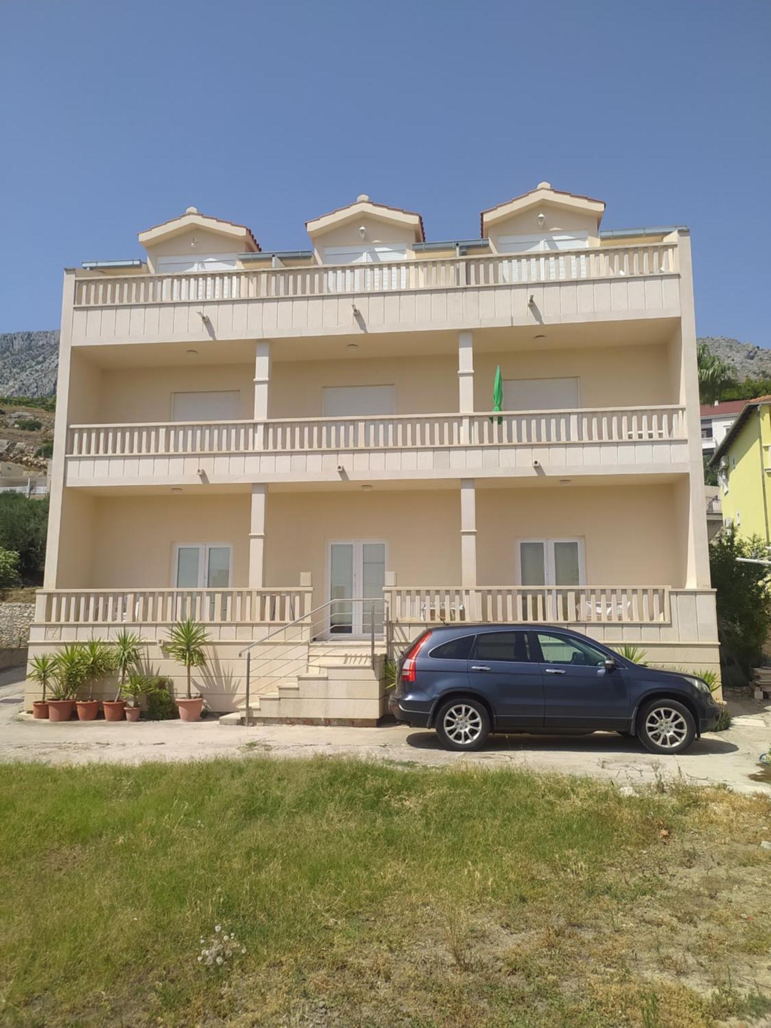 אומיס Apartments Ticinovic מראה חיצוני תמונה
